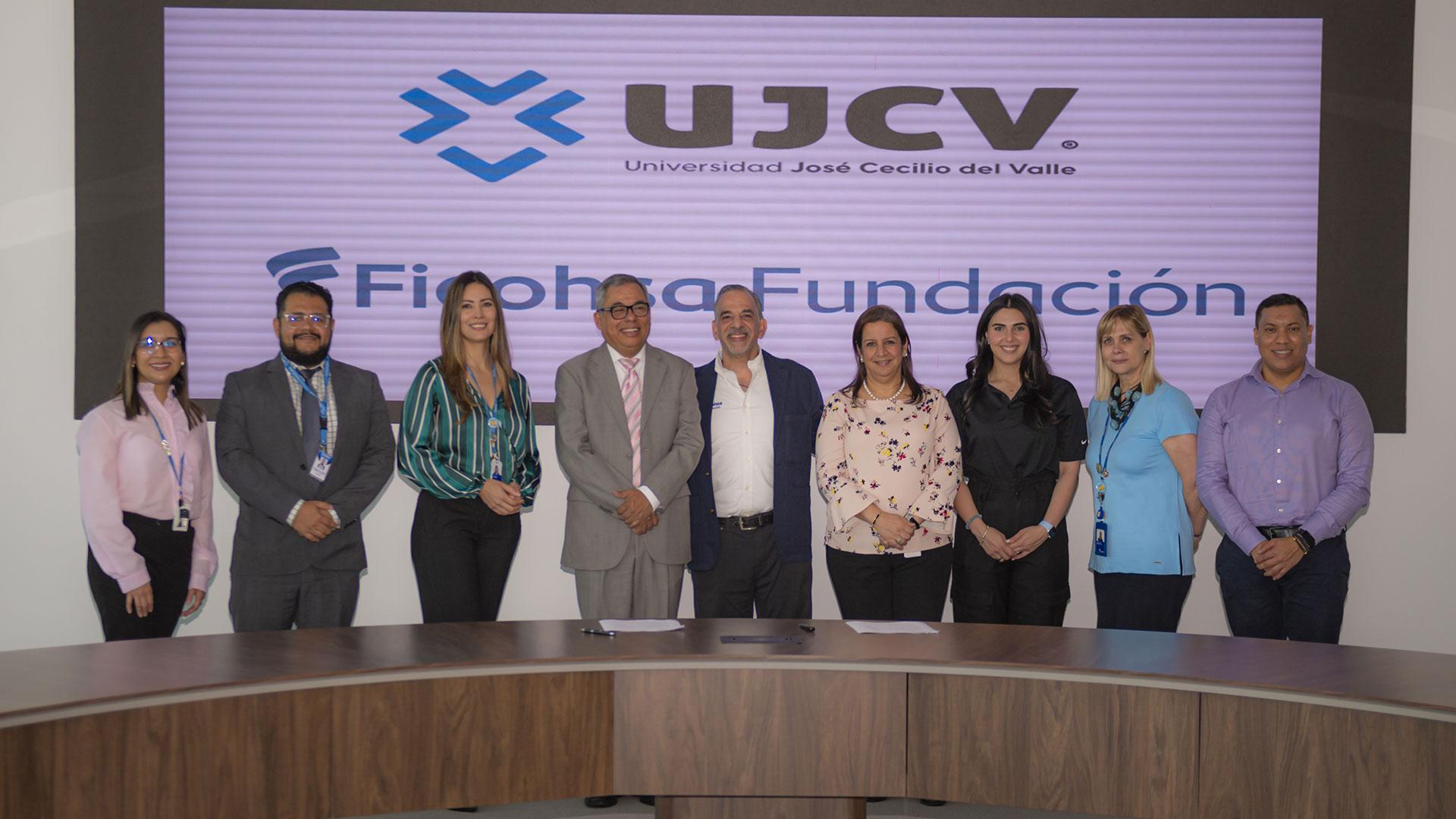 Fundación Ficohsa y UJCV lanzan programa de mentoría educativa