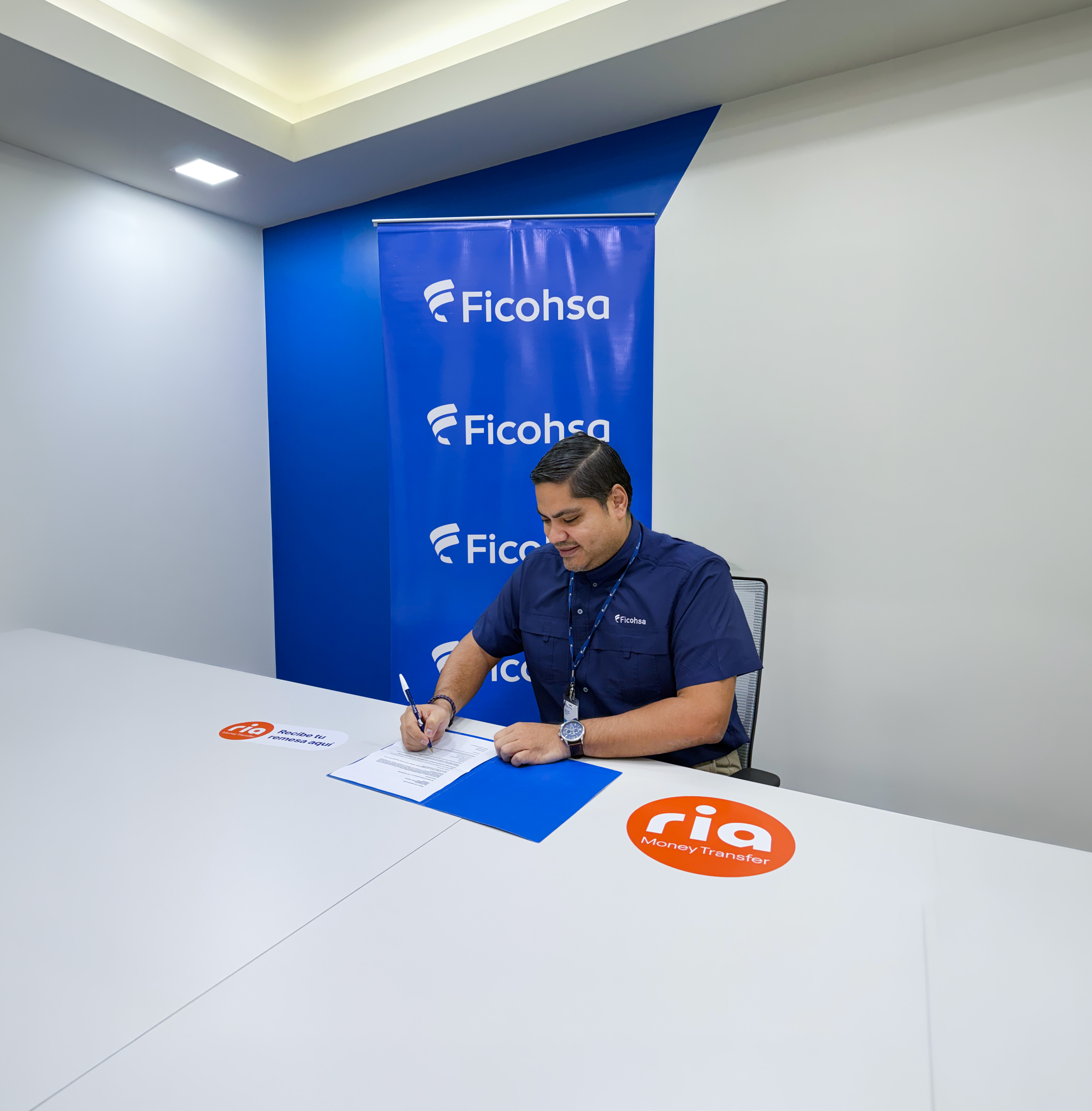 Banco Ficohsa y RIA fortalecen su alianza